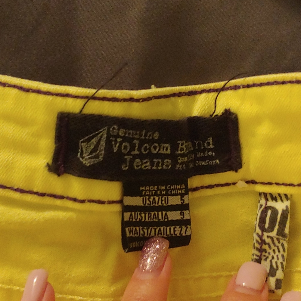 Volcom Jean Shorts - Picture 2 of 3